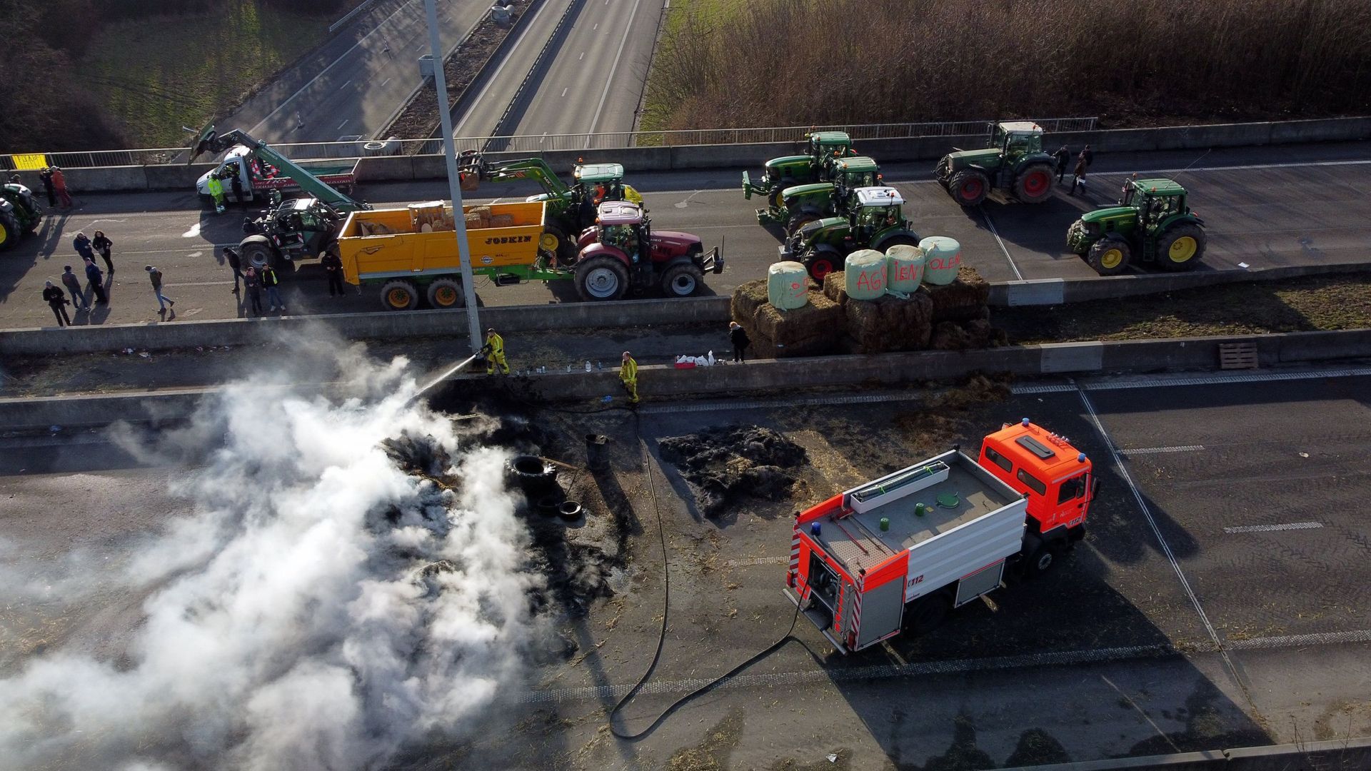 Le parquet demande l'acquittement des agriculteurs dans l'affaire de l'incendie sur l'E42, faute de preuves
