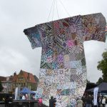 Le plus grand « manteau » du monde contre la solitude dévoilé à Bruges
