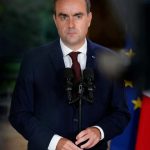 Le Premier ministre français s'engage à répondre aux préoccupations des étudiants et annonce la libération des réserves de carburant.