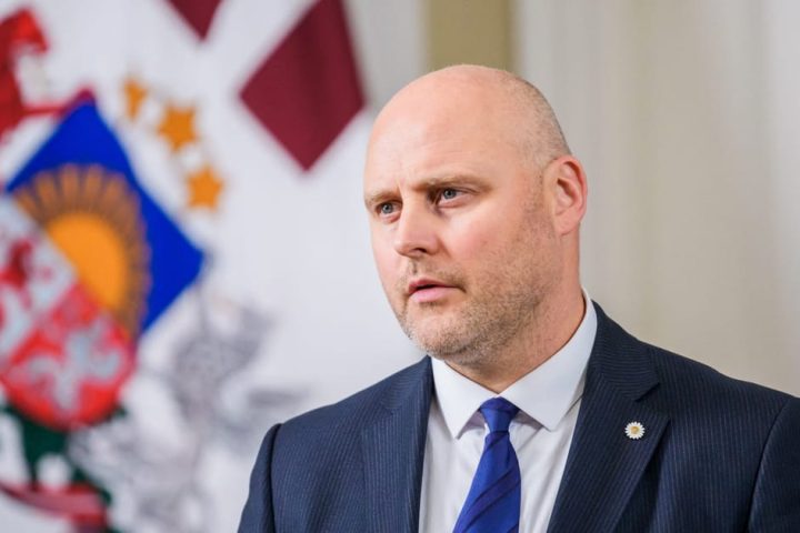 Le Premier ministre letton fait face à des défis électoraux en raison des tensions liées à l'Ukraine et à la Russie