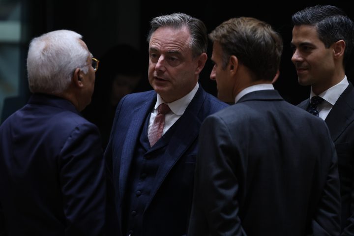 Le Premier ministre néerlandais plaide pour explorer toutes les options concernant les actifs russes d'Euroclear