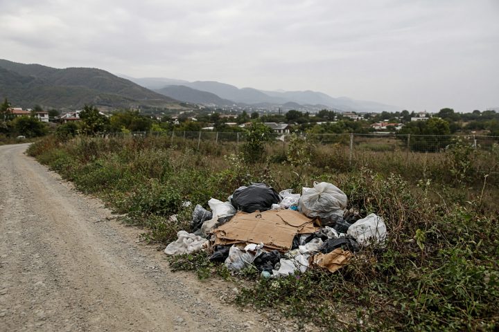 Le système de gestion des déchets d'une région touristique fonctionne avec une capacité dépassée