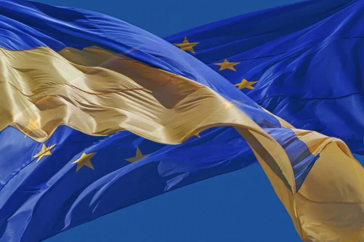 Les ambassades de l'UE restent à Kyiv malgré les menaces russes, affirmant leur soutien à l'Ukraine