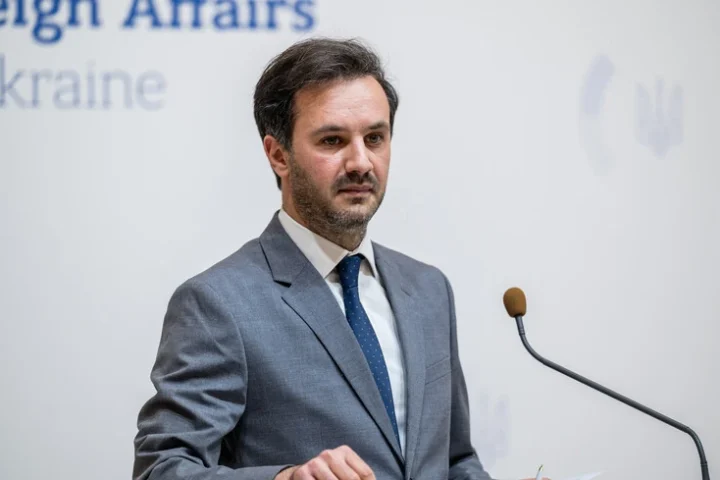 Les ambassades occidentales à Kyiv envisagent des plans de relocalisation face à l'escalade des attaques russes
