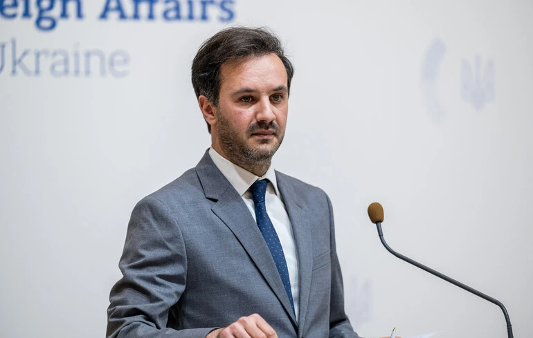 Les ambassades occidentales à Kyiv envisagent des plans de relocalisation face à l'escalade des attaques russes
