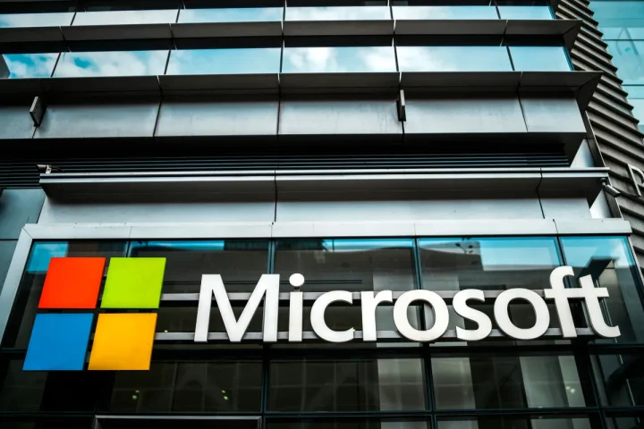 Les États-Unis suspendent Microsoft, Adobe et d'autres géants de l'informatique du programme de cartes vertes pour travailleurs qualifiés