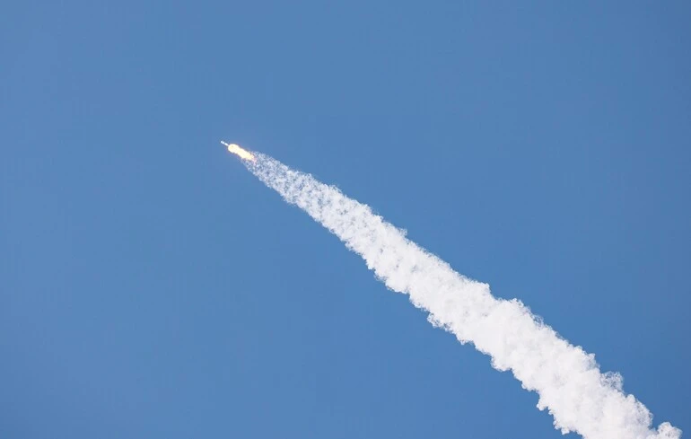 Les forces ukrainiennes frappent des sites de production de missiles russes en plein conflit