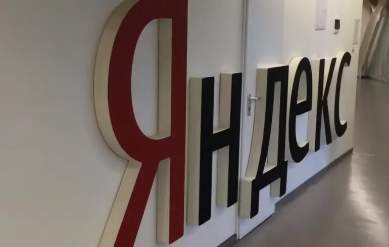 Les frappes de drones sur les centres de données de Yandex entraînent une chute significative du trafic de bots en Russie