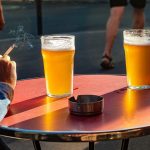 Les fumeurs pourront continuer à fumer sur les terrasses après le 1er janvier 2027