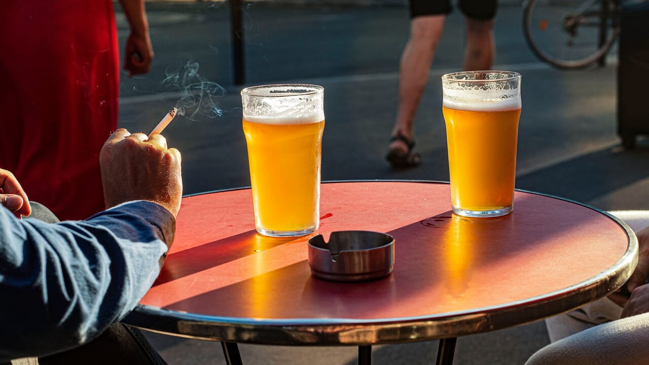 Les fumeurs pourront continuer à fumer sur les terrasses après le 1er janvier 2027