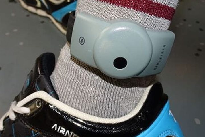 Les jeunes délinquants pourraient-ils être équipés de bracelets électroniques ?