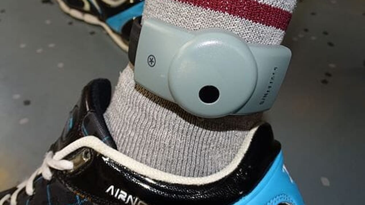 Les jeunes délinquants pourraient-ils être équipés de bracelets électroniques ?
