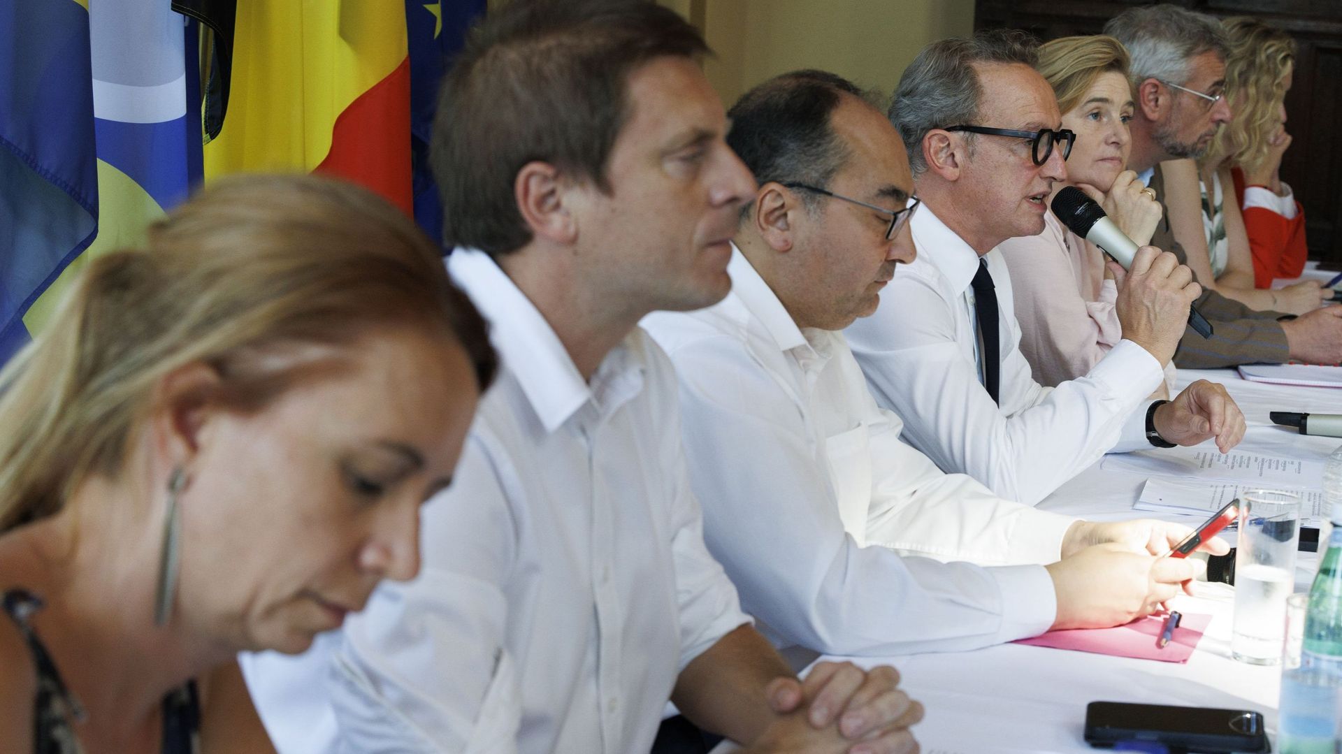 Les négociations budgétaires à Bruxelles rencontrent des obstacles en raison de préoccupations liées à la transparence.