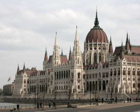 Les preuves revendiquées par la Pologne mettent à l'épreuve les liens d'Orbán avec la Russie