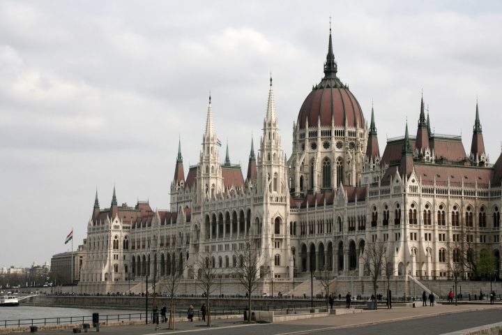 Les preuves revendiquées par la Pologne mettent à l'épreuve les liens d'Orbán avec la Russie