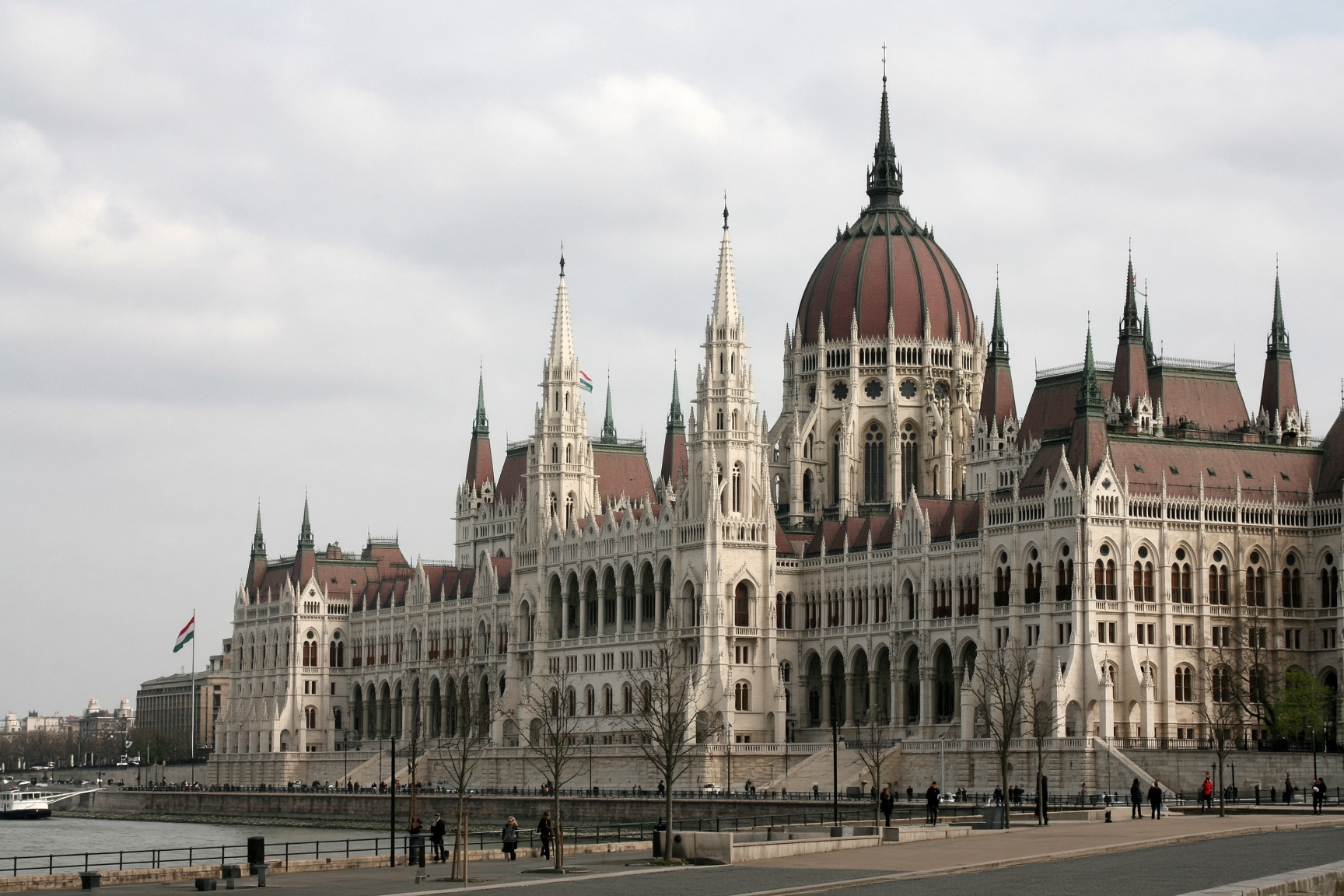 Les preuves revendiquées par la Pologne mettent à l'épreuve les liens d'Orbán avec la Russie