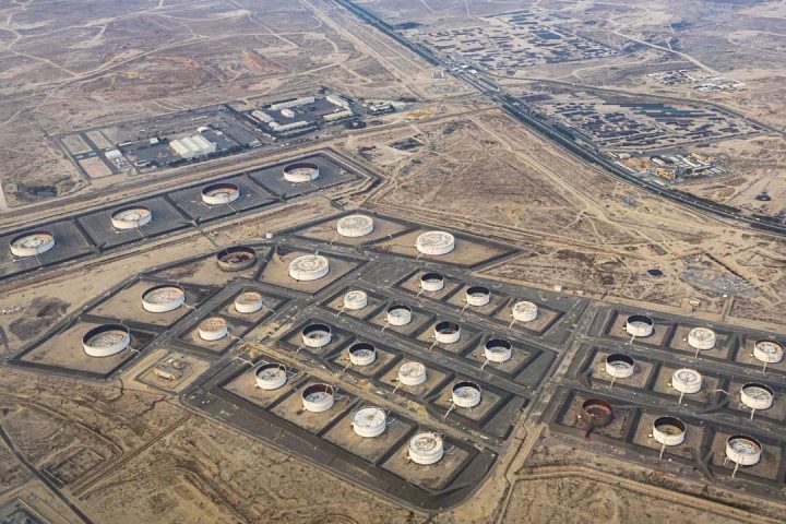 Les prix du pétrole reculent après des rapports sur des efforts diplomatiques entre les États-Unis et l'Iran apaisant les craintes d'offre.
