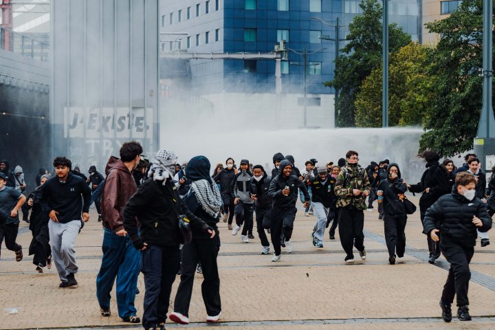 Les services de sécurité relient la récente violence de rue à l'infiltration d'activistes d'extrême gauche