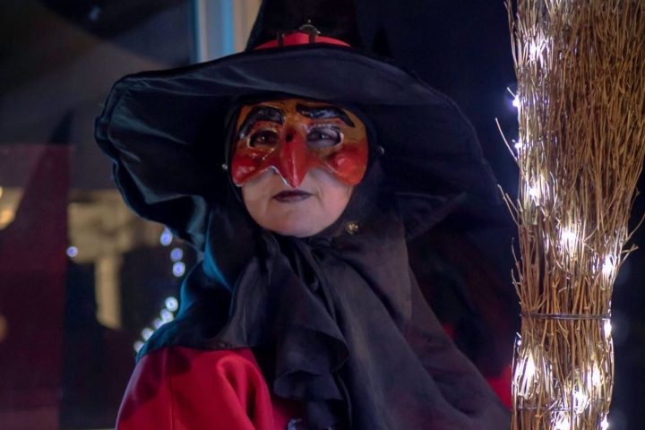 Les sorcières prennent d'assaut le château de Jehay pour la Nuit des Sorcières le 16 octobre