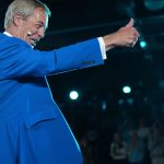 Les Tories évitent une coalition avec le parti Reform UK de Farage en raison de tensions internes.