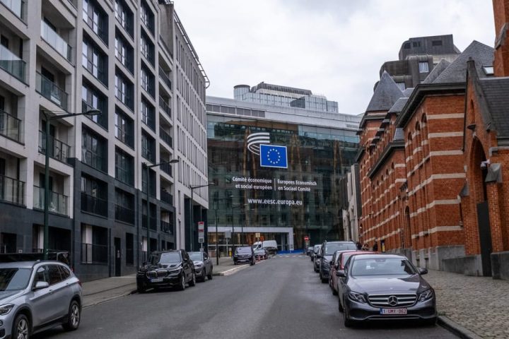 L'OLAF transmet des allégations de corruption potentielles au Comité économique et social européen au parquet.