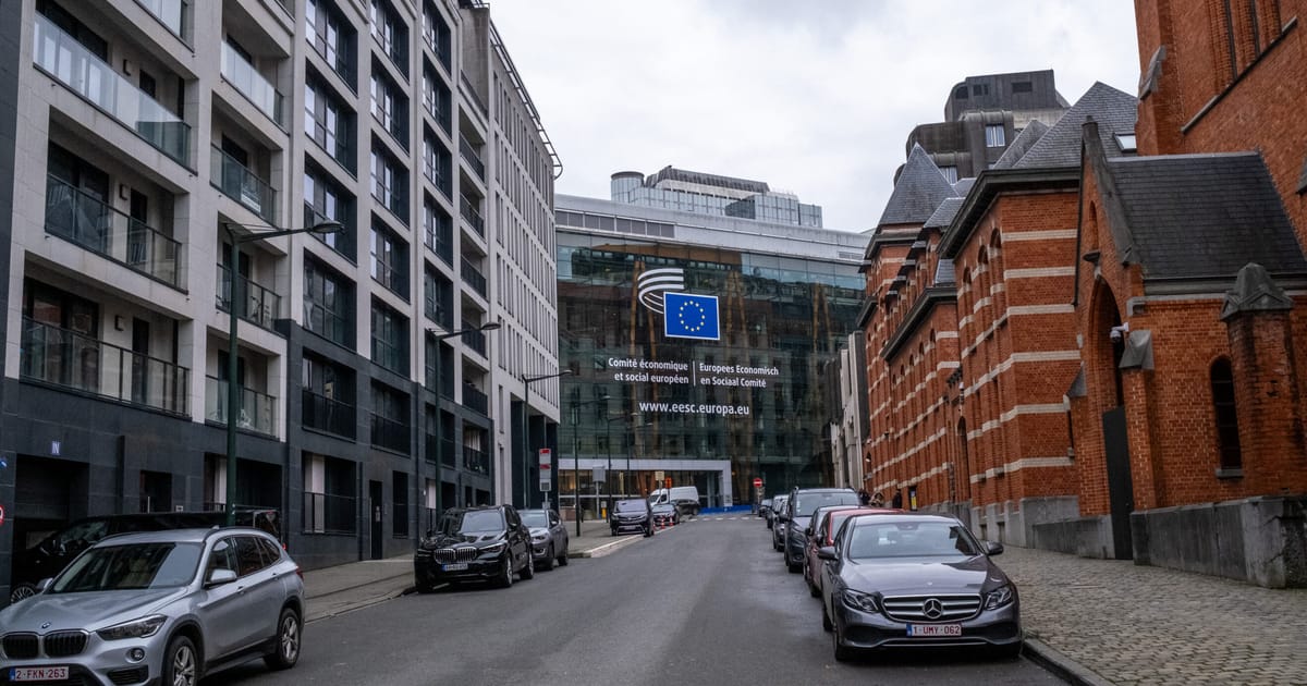 L'OLAF transmet des allégations de corruption potentielles au Comité économique et social européen au parquet.