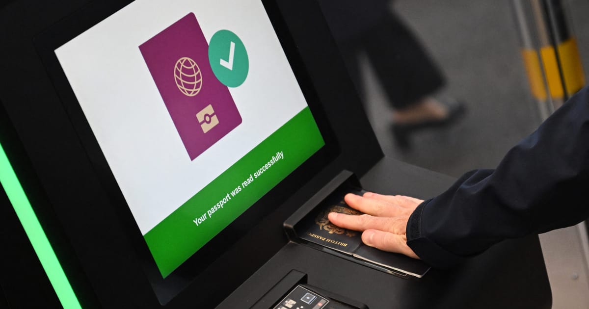 L'UE envisage de durcir les règles de visa pour les touristes russes afin de renforcer la sécurité face aux menaces hybrides.