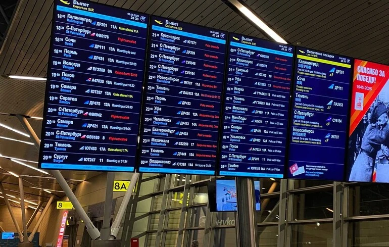 L'Ukraine intensifie ses attaques par drones sur Moscou, perturbant les aéroports et exerçant une pression accrue sur la Russie