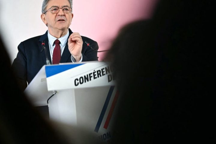 Mélenchon cite Sánchez comme modèle pour renforcer les finances publiques par des dépenses accrues