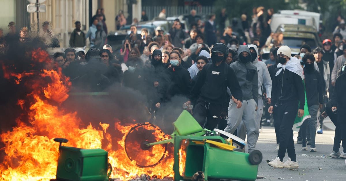 Mélenchon soutient les manifestations étudiantes malgré des accusations de violence en France