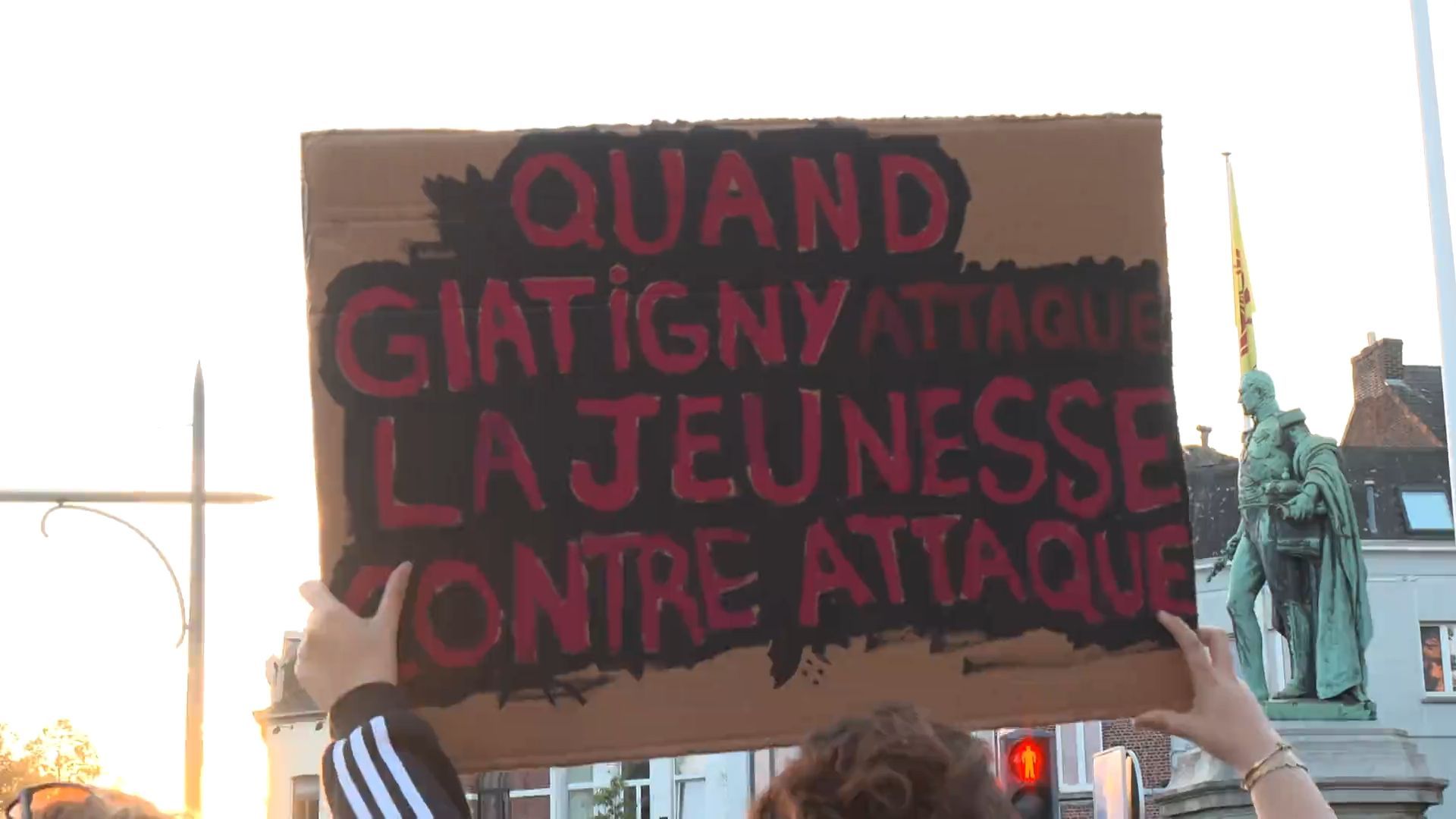 Mobilisation étudiante à Mons axée sur les réformes de l'éducation tout en se distanciant de la violence