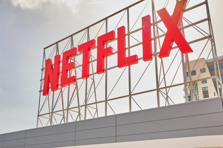 Netflix annonce le licenciement d'environ 1 000 employés face à la concurrence croissante des plateformes de streaming.