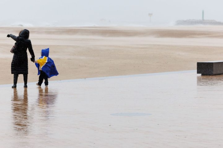 Ostende teste avec succès un mur anti-tempête pour améliorer sa capacité de réponse aux inondations