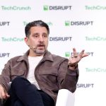 Panos Panay d'Amazon envisage un avenir où les appareils d'IA ambiante remplacent les applications traditionnelles
