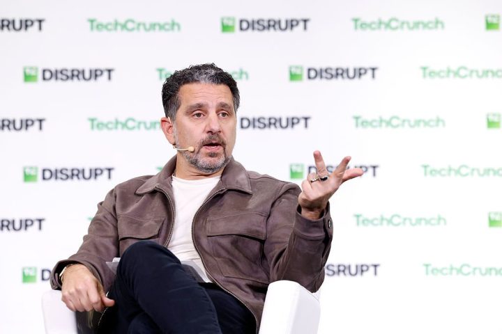 Panos Panay d'Amazon envisage un avenir où les appareils d'IA ambiante remplacent les applications traditionnelles