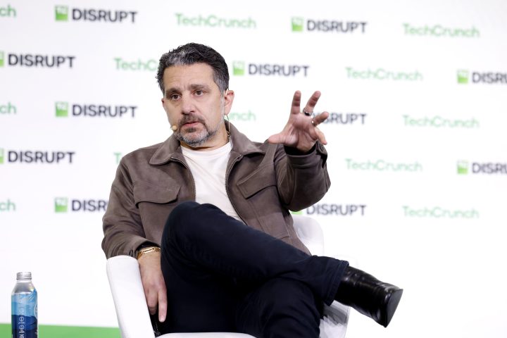 Panos Panay souligne l'importance d'apprendre de l'échec pour réussir un produit
