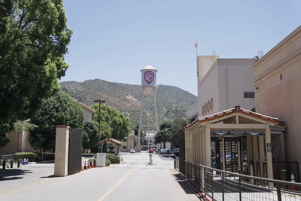 Paramount finalise l'acquisition de Warner Bros. Discovery pour 111 milliards de dollars et crée Skydance