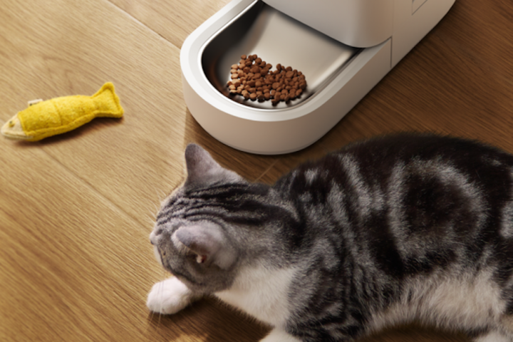 Petlibro lance un distributeur intelligent avec IA adapté aux foyers avec plusieurs chats