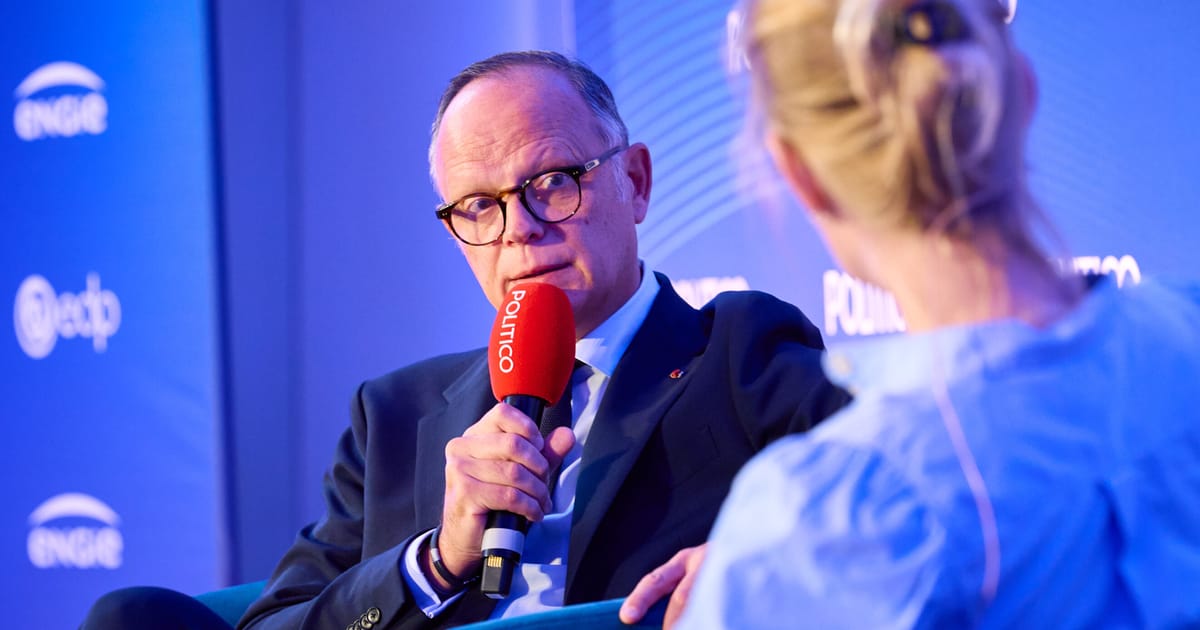 Philippe avertit que les propositions de Le Pen pourraient dangereusement déstabiliser l'UE