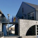 Présentation des projets de nouvelles résidences de vacances et d'un bâtiment principal à Durbuy lors d'une réunion d'information
