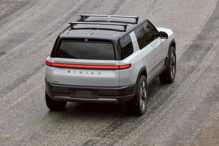 Rivian rappelle ses SUV R2 pour des problèmes potentiels de fixations de batterie