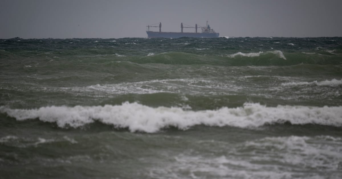 Sept membres d'équipage portés disparus après un incendie de pétrolier près de la côte roumaine