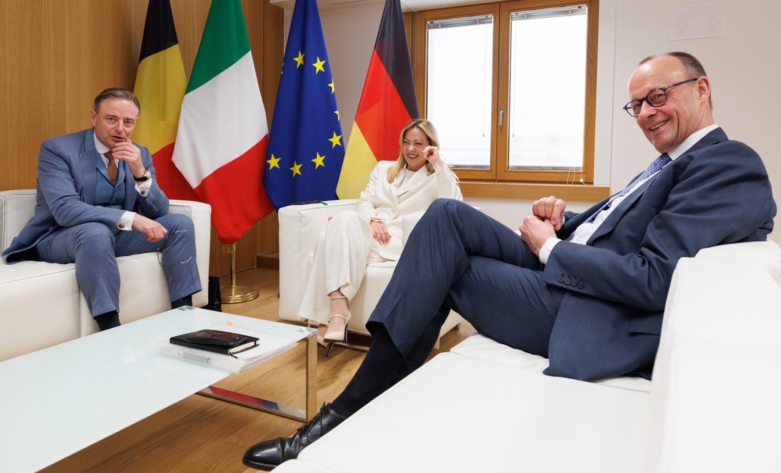 Sommet de l'UE : De Wever, Merz et Meloni plaident pour une réduction de la bureaucratie