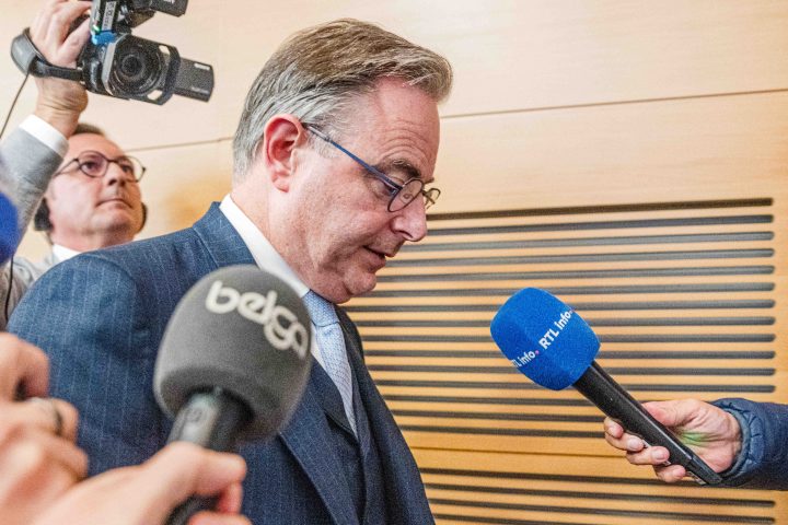S&P maintient la note de crédit de la Belgique à AA- avec une perspective stable