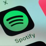 Spotify améliore l'intégration avec Siri sur iOS 27, simplifiant les commandes de lecture musicale.