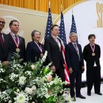 Trump décerne des médailles nationales de science et de technologie aux dirigeants de Big Tech sous le regard critique des dons politiques.