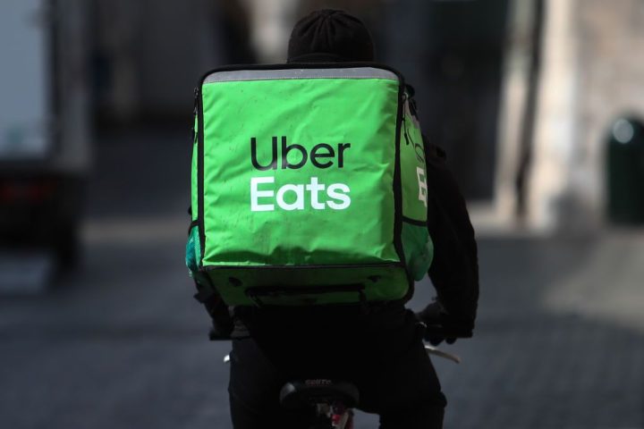 Uber acquiert ezCater pour 2,3 milliards de dollars afin d’étendre ses services de traiteur via Uber Eats