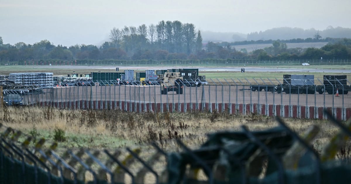 Un Britannico-Iranien arrêté à Londres pour des accusations de terrorisme liées à l'incident de RAF Fairford