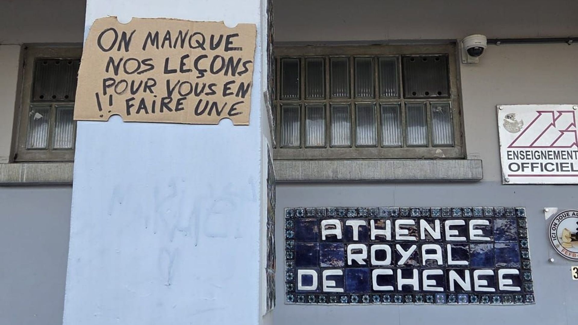 Un enseignant de l’Athénée de Chênée poussé par un élève ; les allégations de blessure démenties