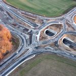 Un nouvel échangeur diamant est inauguré en Wallonie, réduisant les embouteillages à Mont-Saint-Guibert.